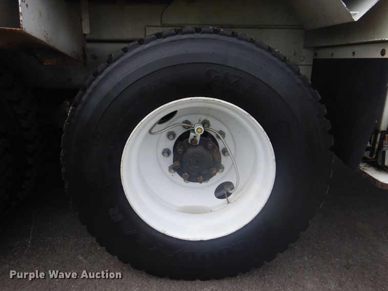 image for item FT9473 1997 International 4900 digger derrick truck