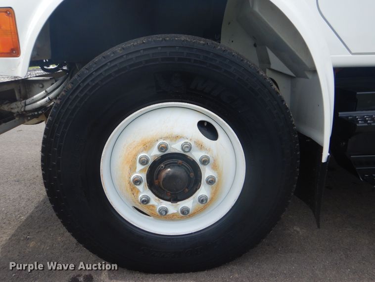 image for item FT9473 1997 International 4900 digger derrick truck