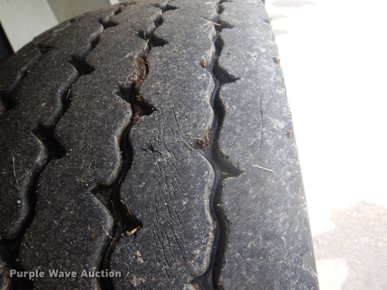 image for item FT9473 1997 International 4900 digger derrick truck