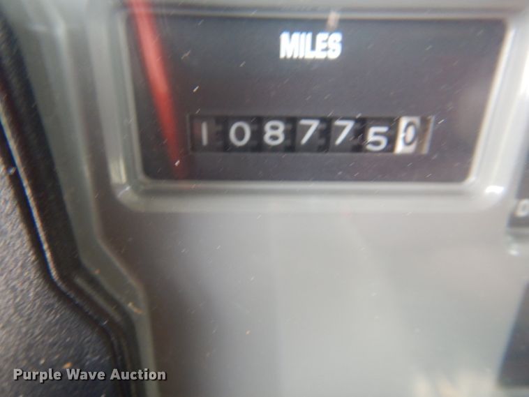 image for item FT9474 2002 International 4900 digger derrick truck