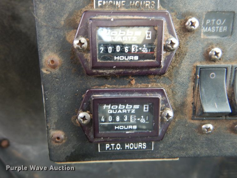 image for item FT9474 2002 International 4900 digger derrick truck