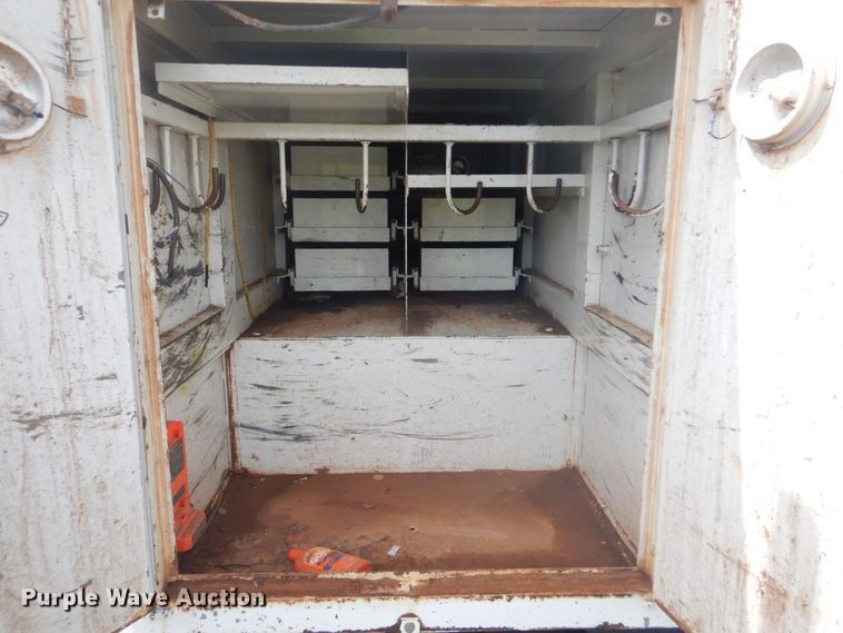 image for item FT9474 2002 International 4900 digger derrick truck