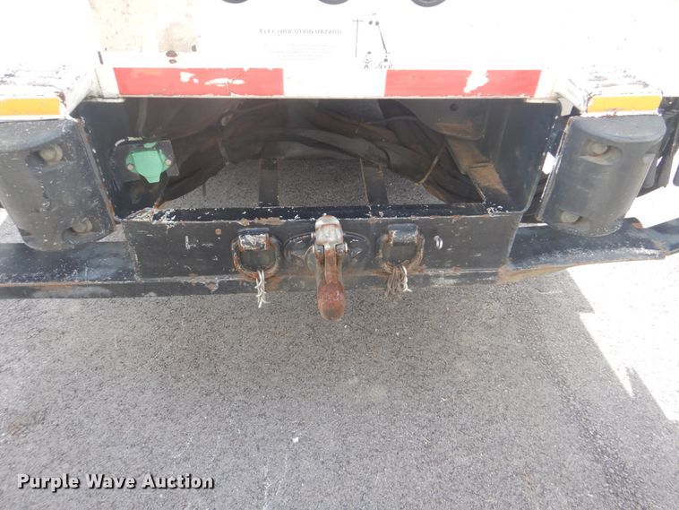 image for item FT9474 2002 International 4900 digger derrick truck