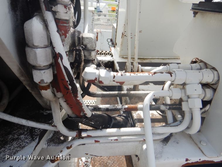 image for item FT9474 2002 International 4900 digger derrick truck