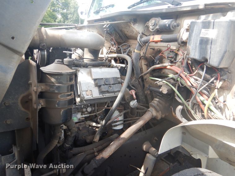 image for item FT9474 2002 International 4900 digger derrick truck