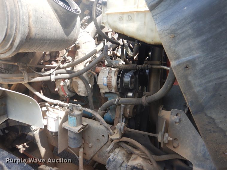 image for item FT9474 2002 International 4900 digger derrick truck