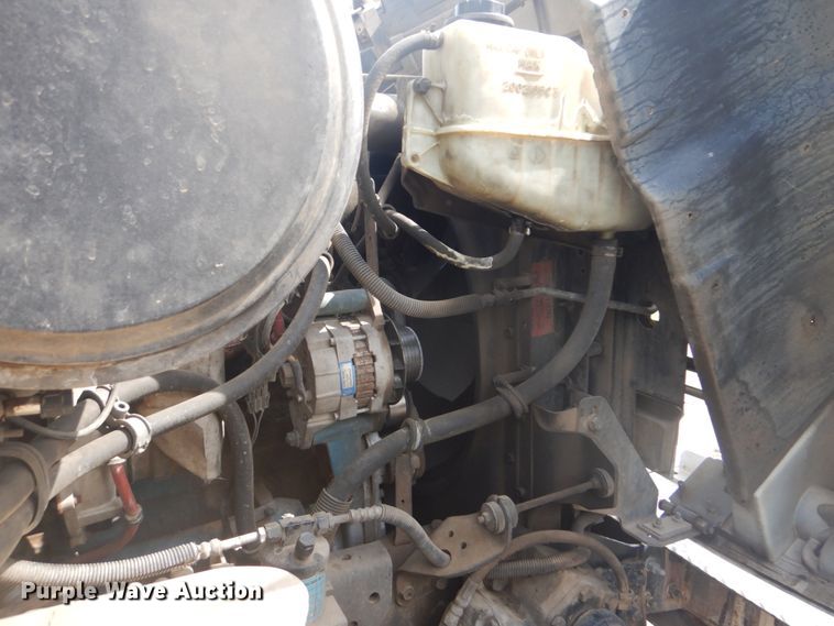 image for item FT9474 2002 International 4900 digger derrick truck