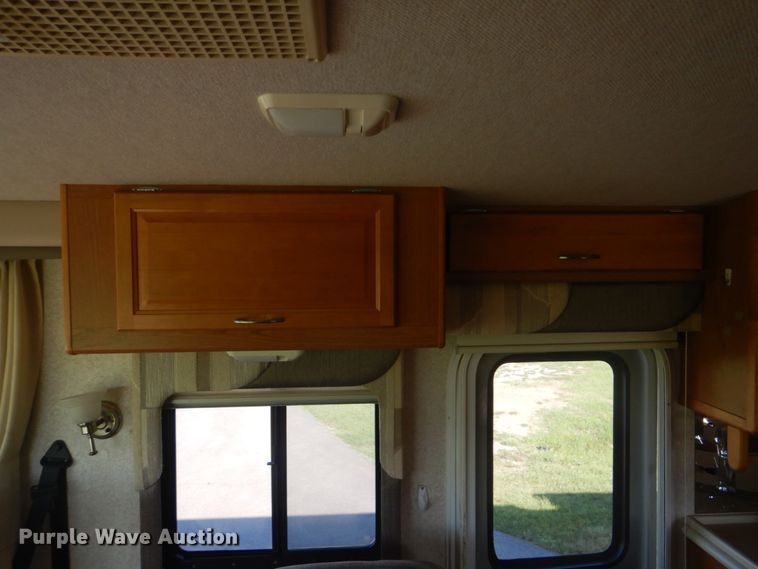 image for item FT9476 2001 Fleetwood Southwind RV