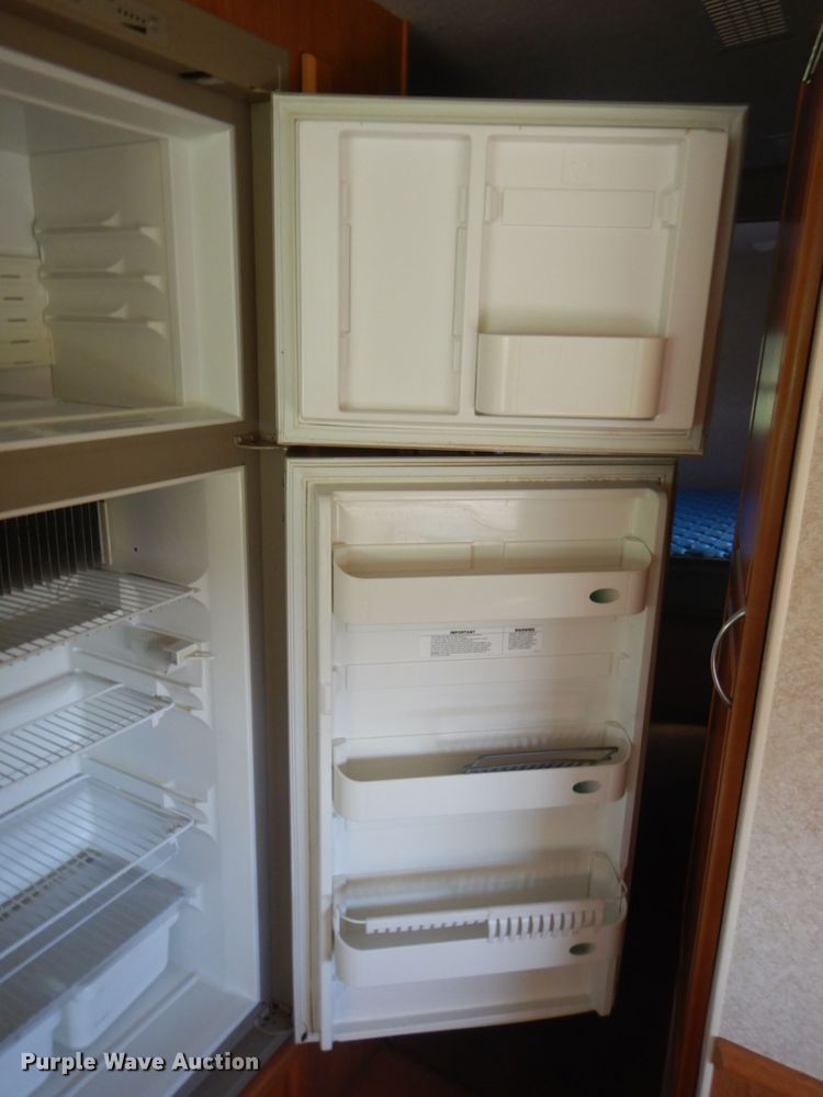 image for item FT9476 2001 Fleetwood Southwind RV