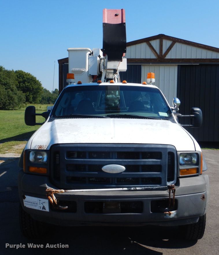 image for item FT9478 2005 Ford F550 Super Duty bucket truck