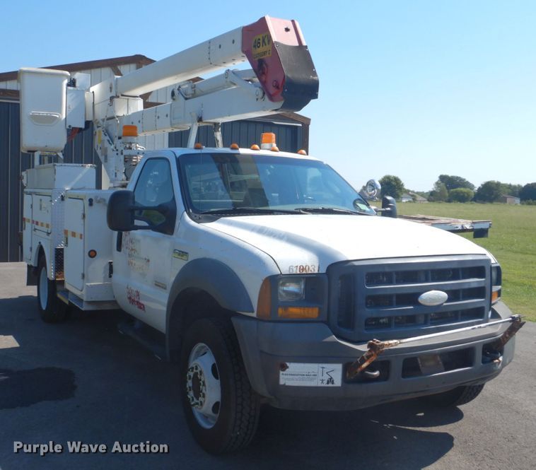 image for item FT9478 2005 Ford F550 Super Duty bucket truck