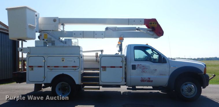 image for item FT9478 2005 Ford F550 Super Duty bucket truck