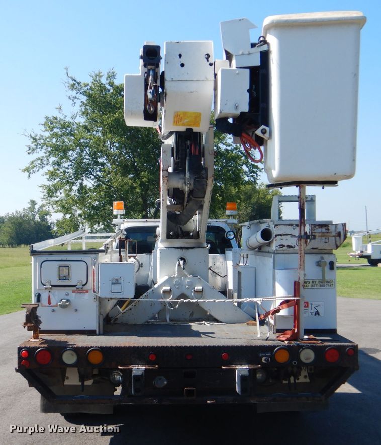 image for item FT9478 2005 Ford F550 Super Duty bucket truck