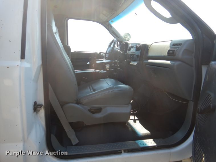 image for item FT9478 2005 Ford F550 Super Duty bucket truck