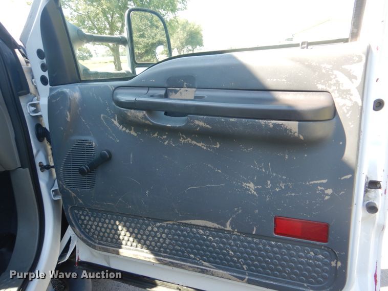 image for item FT9478 2005 Ford F550 Super Duty bucket truck