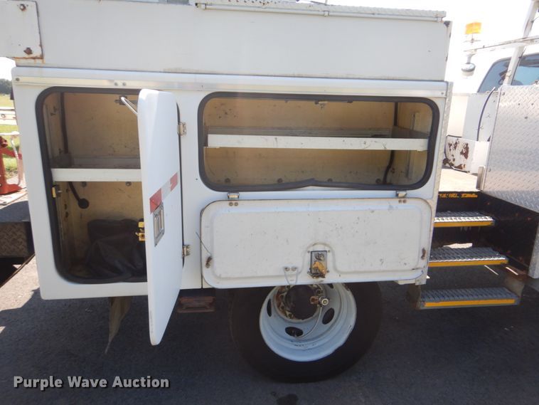 image for item FT9478 2005 Ford F550 Super Duty bucket truck