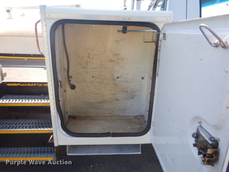 image for item FT9478 2005 Ford F550 Super Duty bucket truck