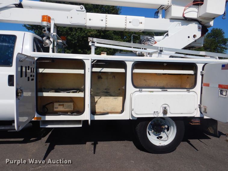 image for item FT9478 2005 Ford F550 Super Duty bucket truck