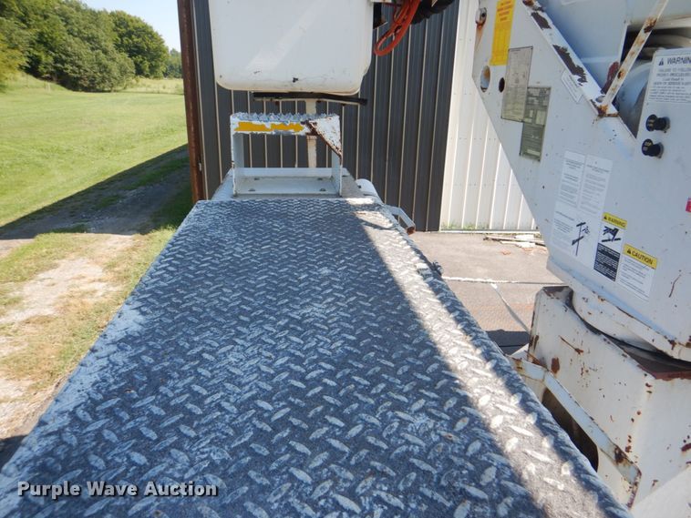 image for item FT9478 2005 Ford F550 Super Duty bucket truck