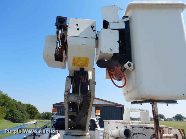 image for item FT9478 2005 Ford F550 Super Duty bucket truck