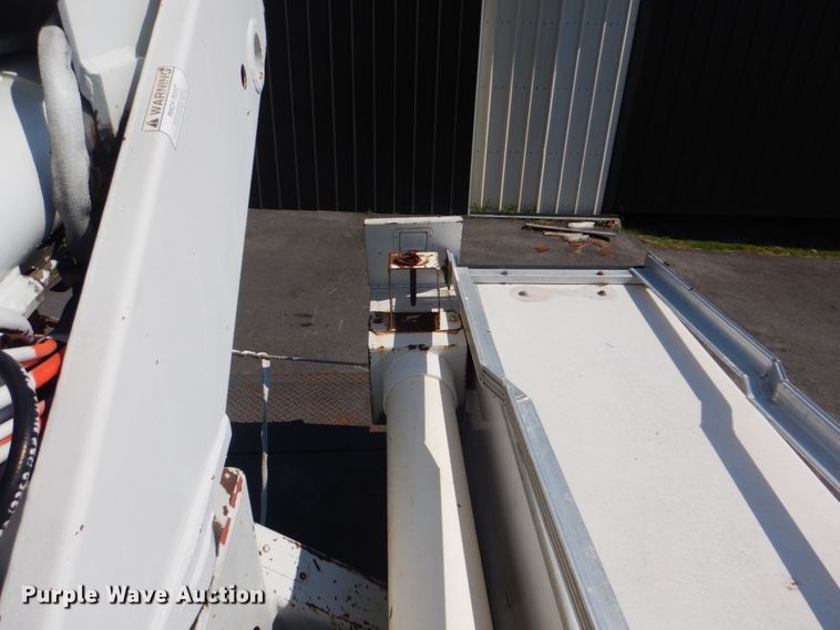 image for item FT9478 2005 Ford F550 Super Duty bucket truck