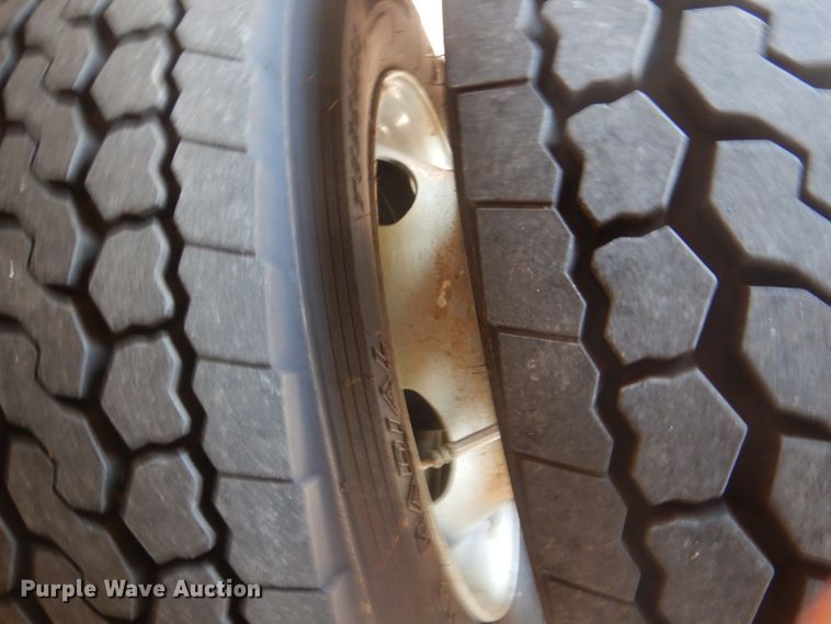 image for item FT9478 2005 Ford F550 Super Duty bucket truck