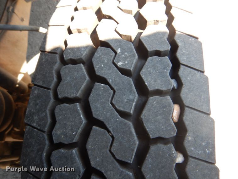 image for item FT9478 2005 Ford F550 Super Duty bucket truck