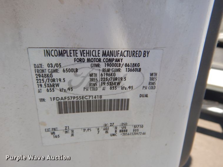 image for item FT9478 2005 Ford F550 Super Duty bucket truck