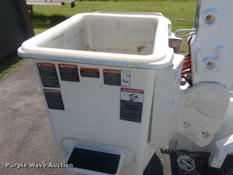 image for item FT9485 2008 Dodge Ram 5500HD bucket truck