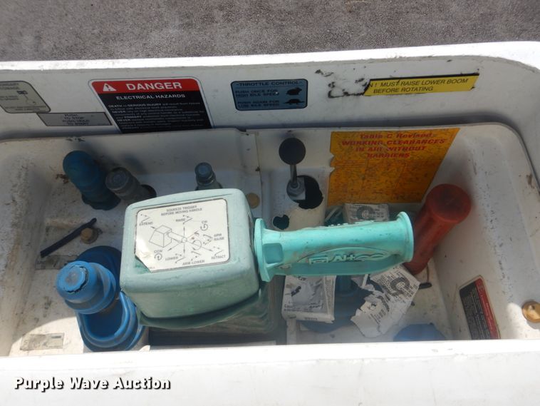 image for item FT9485 2008 Dodge Ram 5500HD bucket truck