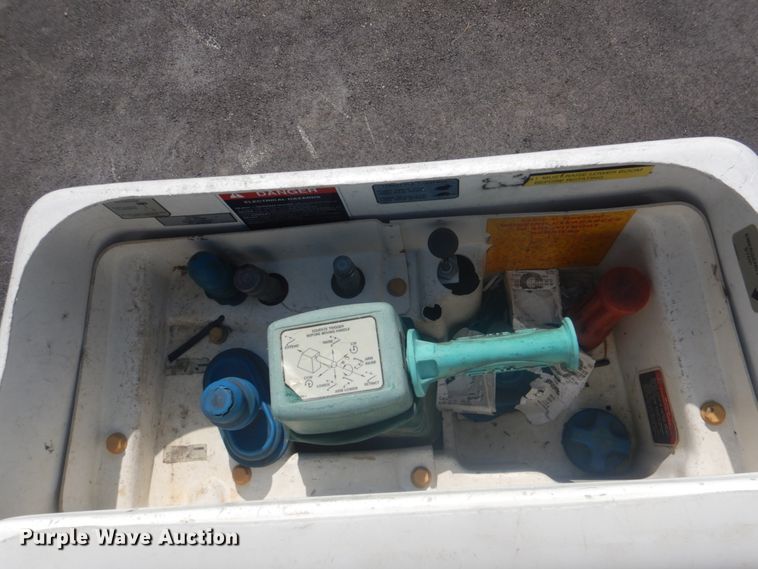 image for item FT9485 2008 Dodge Ram 5500HD bucket truck