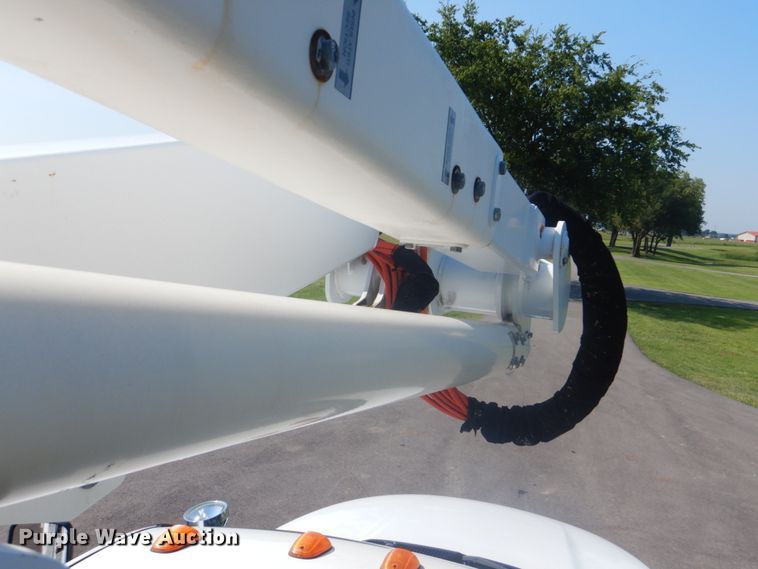 image for item FT9485 2008 Dodge Ram 5500HD bucket truck