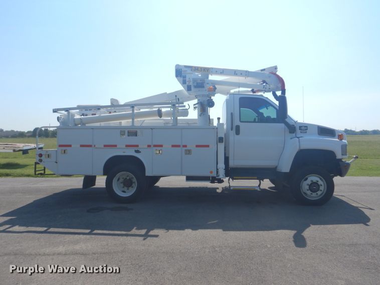 image for item FT9486 2008 Chevrolet C5500 bucket truck