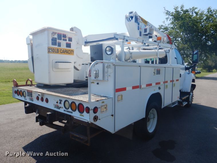 image for item FT9486 2008 Chevrolet C5500 bucket truck
