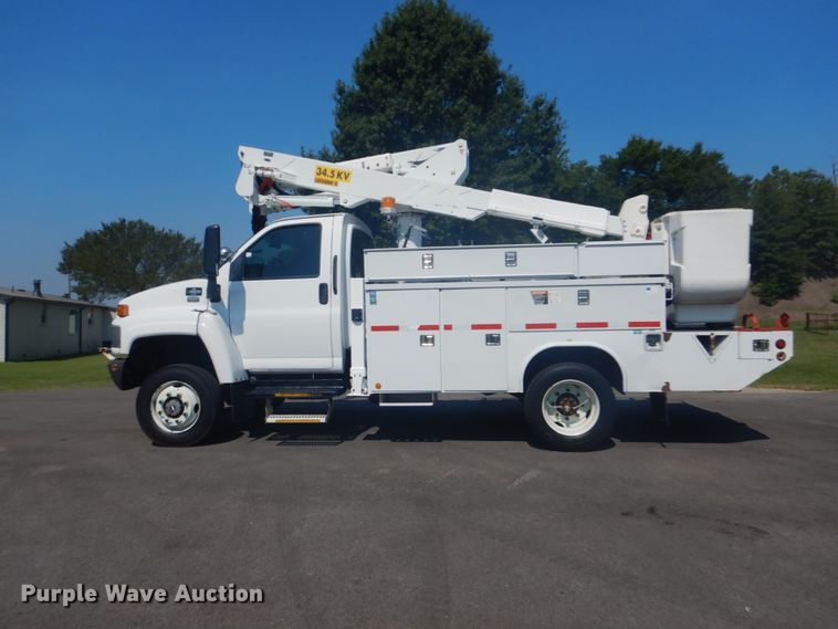 image for item FT9486 2008 Chevrolet C5500 bucket truck