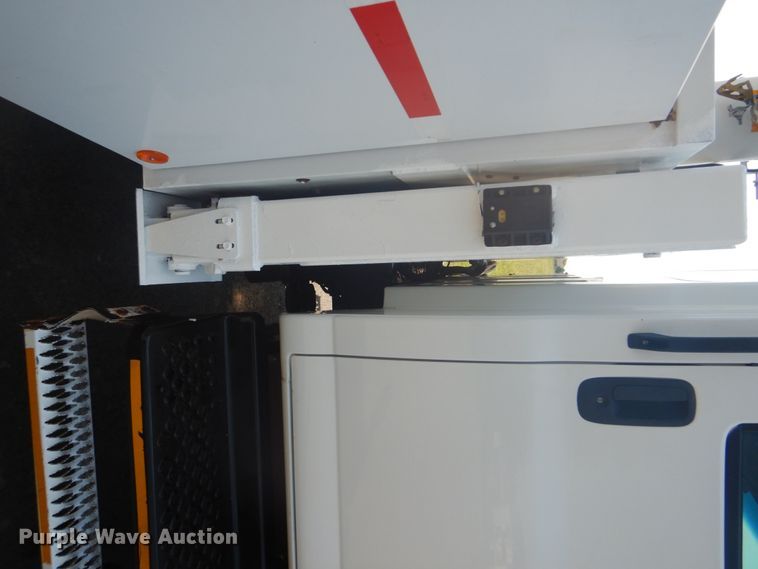 image for item FT9486 2008 Chevrolet C5500 bucket truck