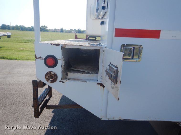 image for item FT9486 2008 Chevrolet C5500 bucket truck