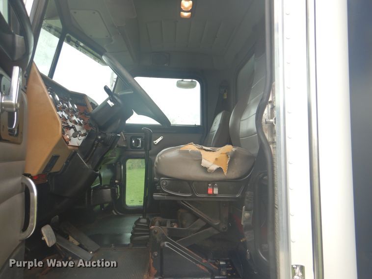 image for item FT9496 2008 Peterbilt 340 flatbed truck