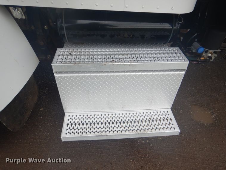 image for item FT9496 2008 Peterbilt 340 flatbed truck