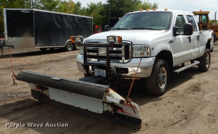 image for item FU9517 2005 Ford F350 Super Duty Crew Cab pickup truck
