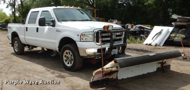 image for item FU9517 2005 Ford F350 Super Duty Crew Cab pickup truck