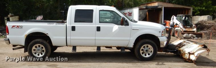 image for item FU9517 2005 Ford F350 Super Duty Crew Cab pickup truck