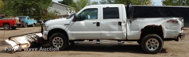 image for item FU9517 2005 Ford F350 Super Duty Crew Cab pickup truck