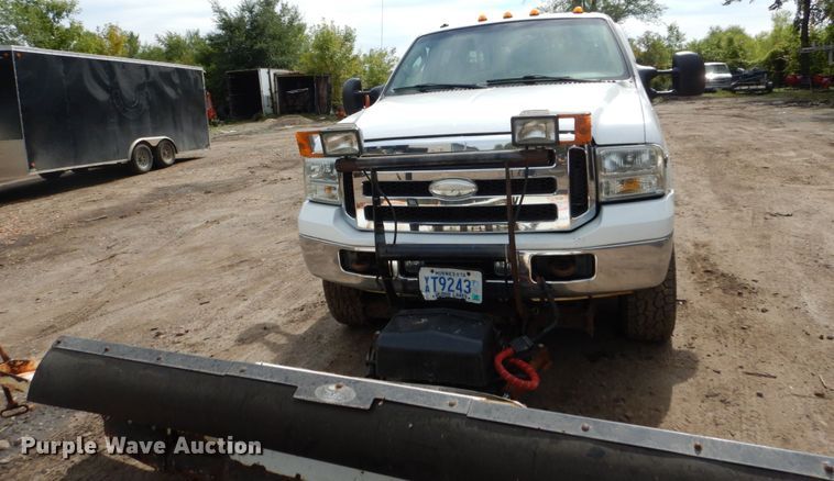 image for item FU9517 2005 Ford F350 Super Duty Crew Cab pickup truck