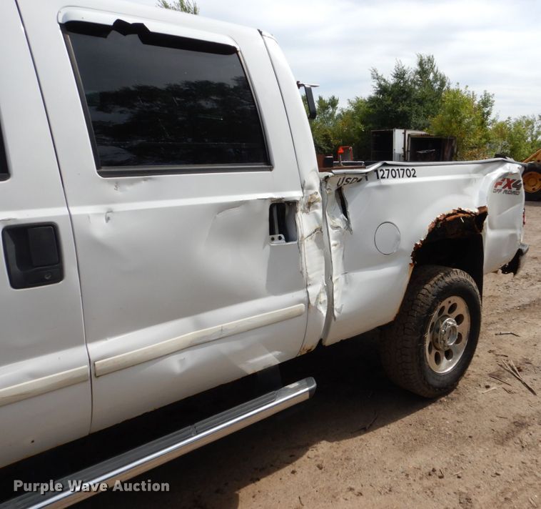 image for item FU9517 2005 Ford F350 Super Duty Crew Cab pickup truck