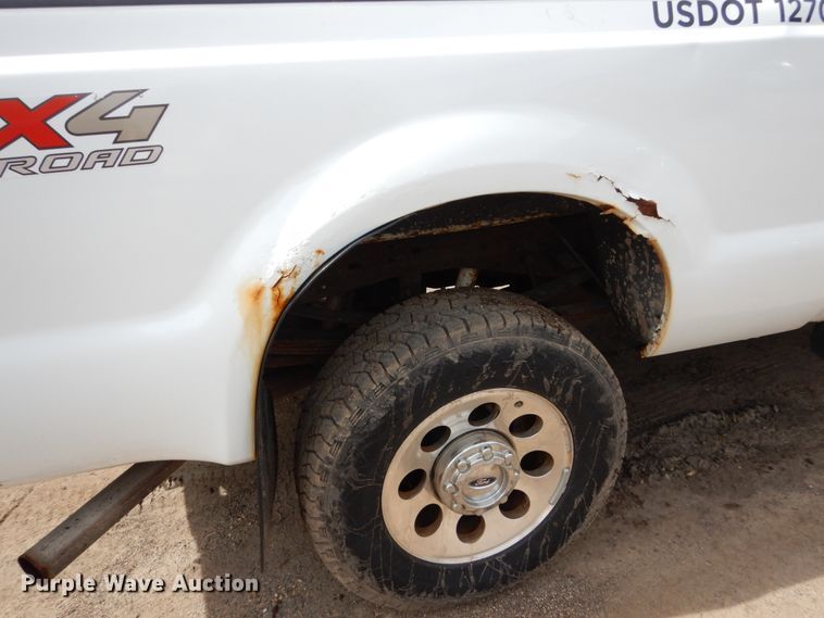 image for item FU9517 2005 Ford F350 Super Duty Crew Cab pickup truck