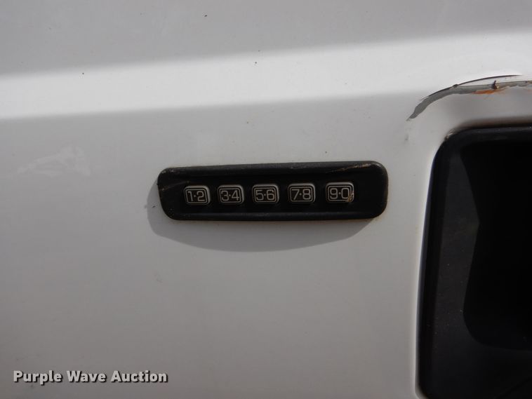 image for item FU9517 2005 Ford F350 Super Duty Crew Cab pickup truck