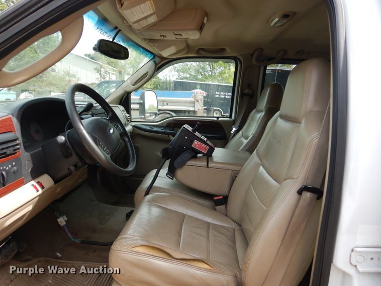 image for item FU9517 2005 Ford F350 Super Duty Crew Cab pickup truck