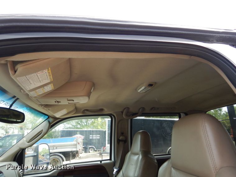 image for item FU9517 2005 Ford F350 Super Duty Crew Cab pickup truck