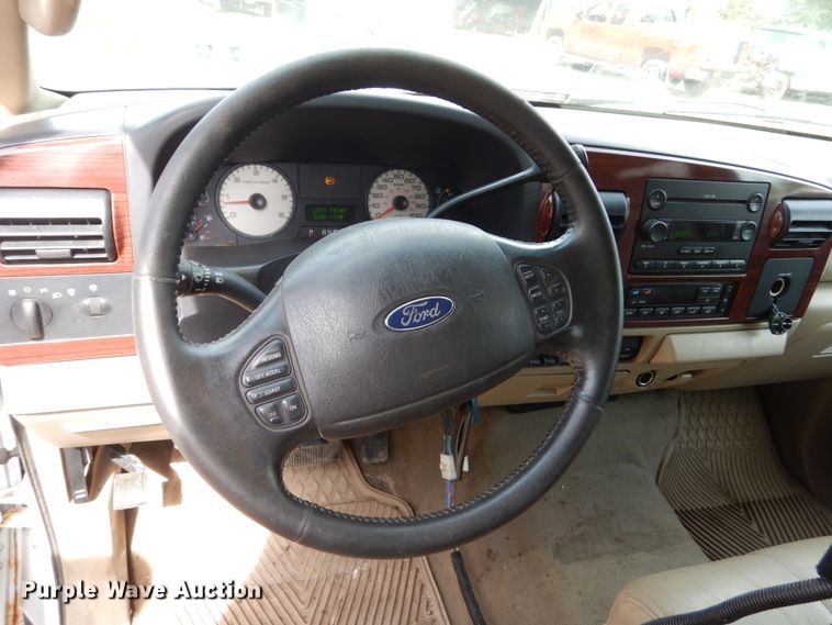 image for item FU9517 2005 Ford F350 Super Duty Crew Cab pickup truck